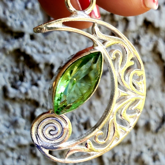 New Tsavorite Silver Crescent Moon Pendant. - Picture 8 of 15